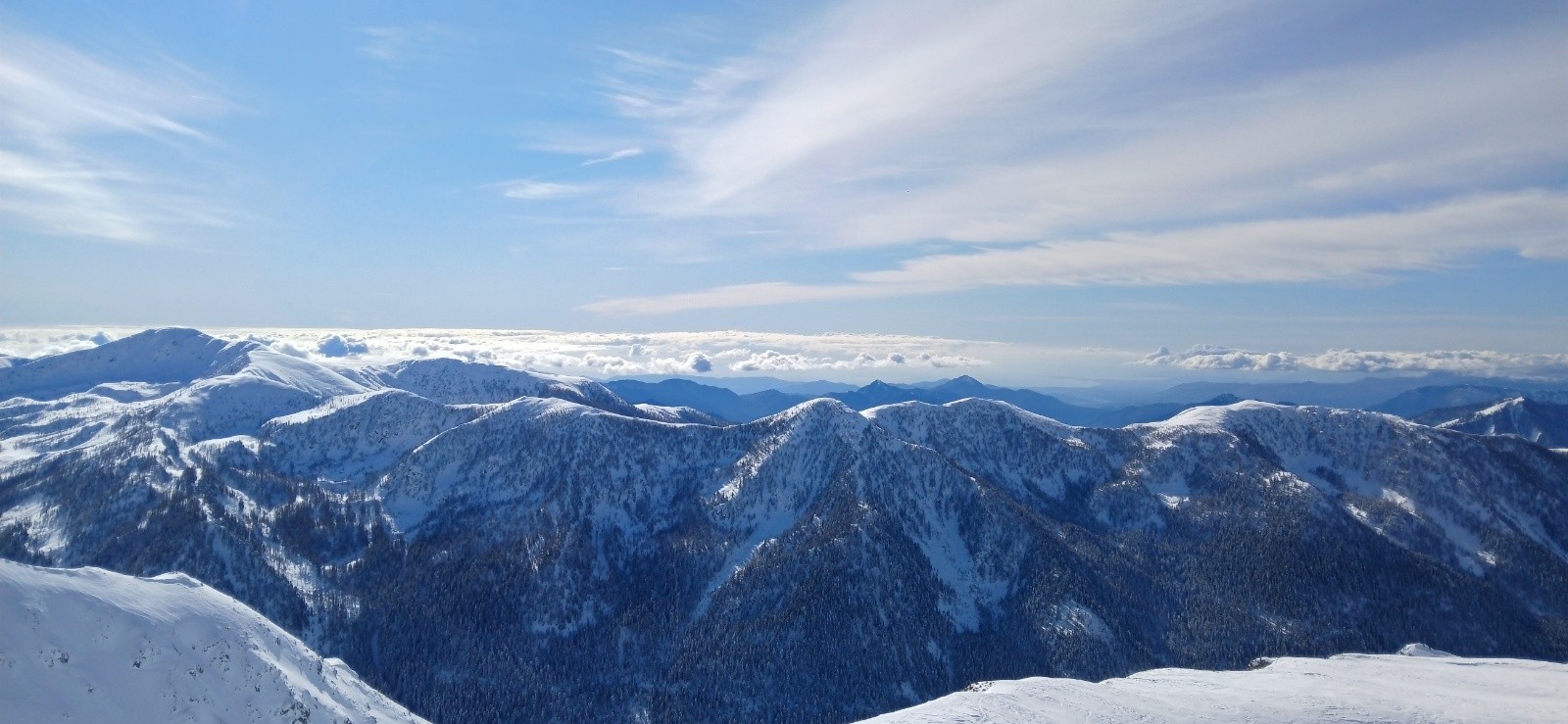 &nbsp;Le sud et le cap d'Antibes qui apparaît.