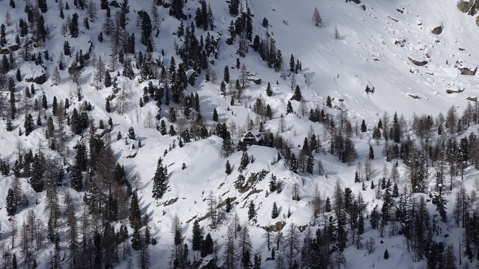 Le Refuge de Cougourde au téléobjectif