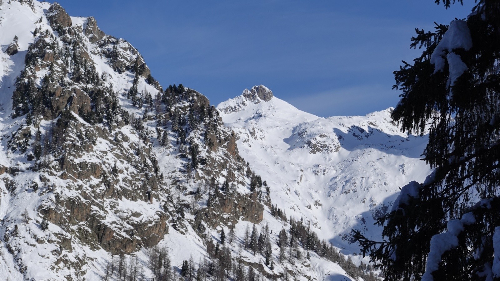Panorama au téléobjectif sur la Cime de l'Agnel