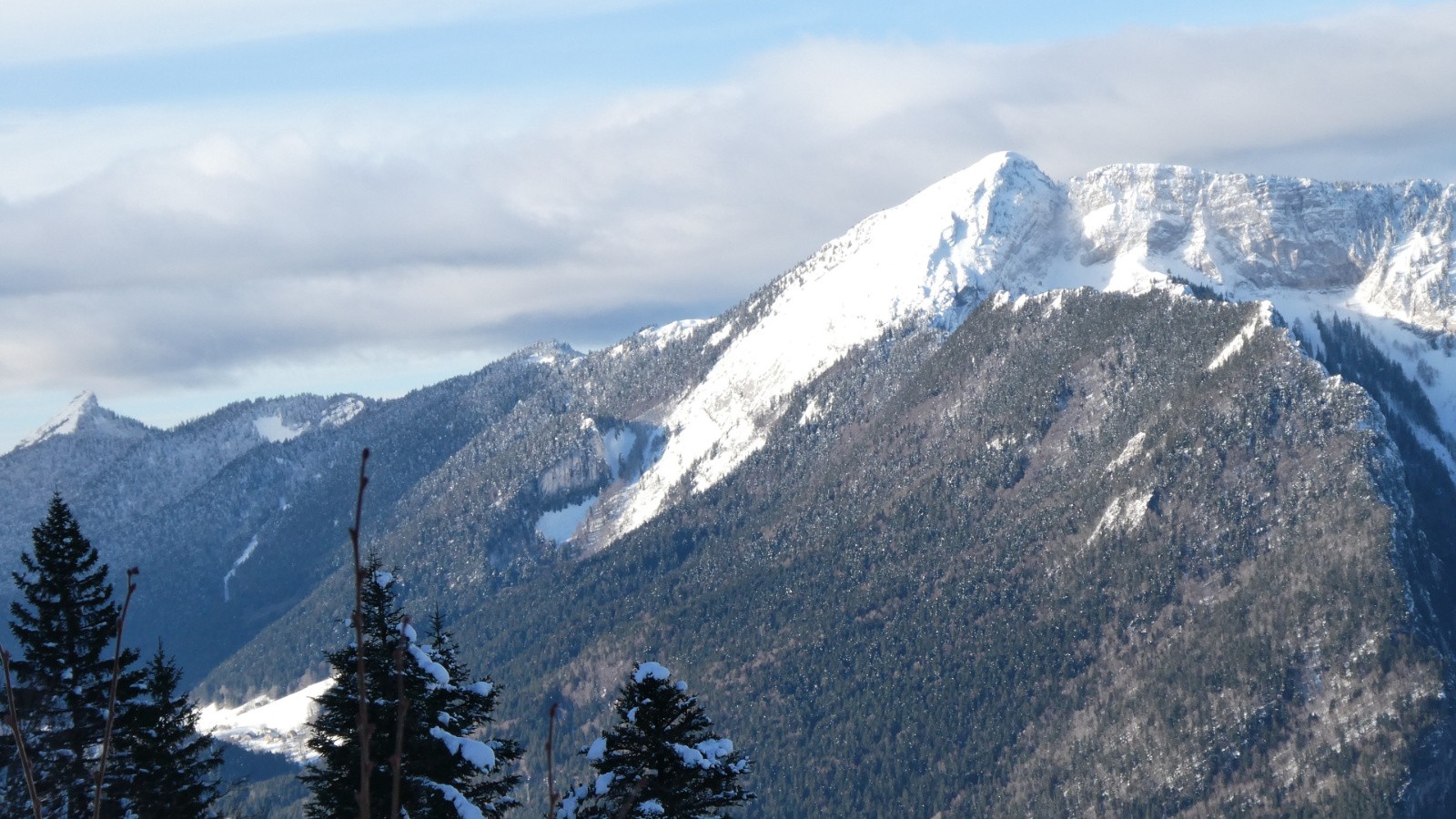 Dalles et versant N du Charmant Som