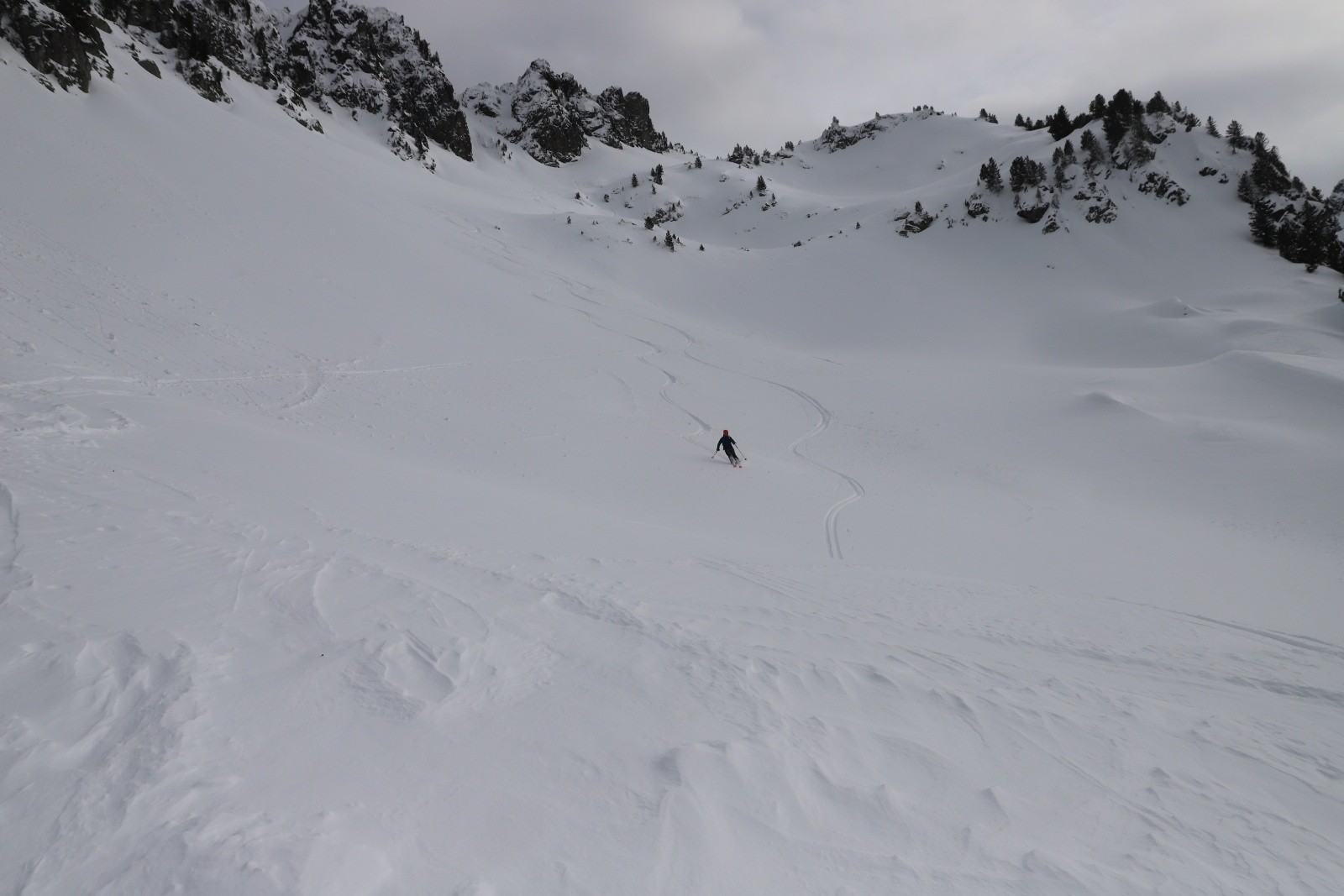 #13 Descente tout poudre... les traces de la veille ont disparu avec le vent Descente tout poudre... les traces de la veille ont disparu avec le vent