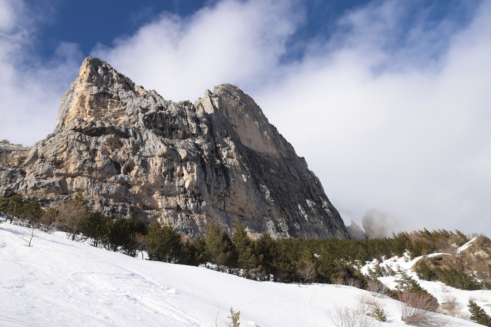 &nbsp;Sortie de la partie verneuse avec les Rochers du Midi
