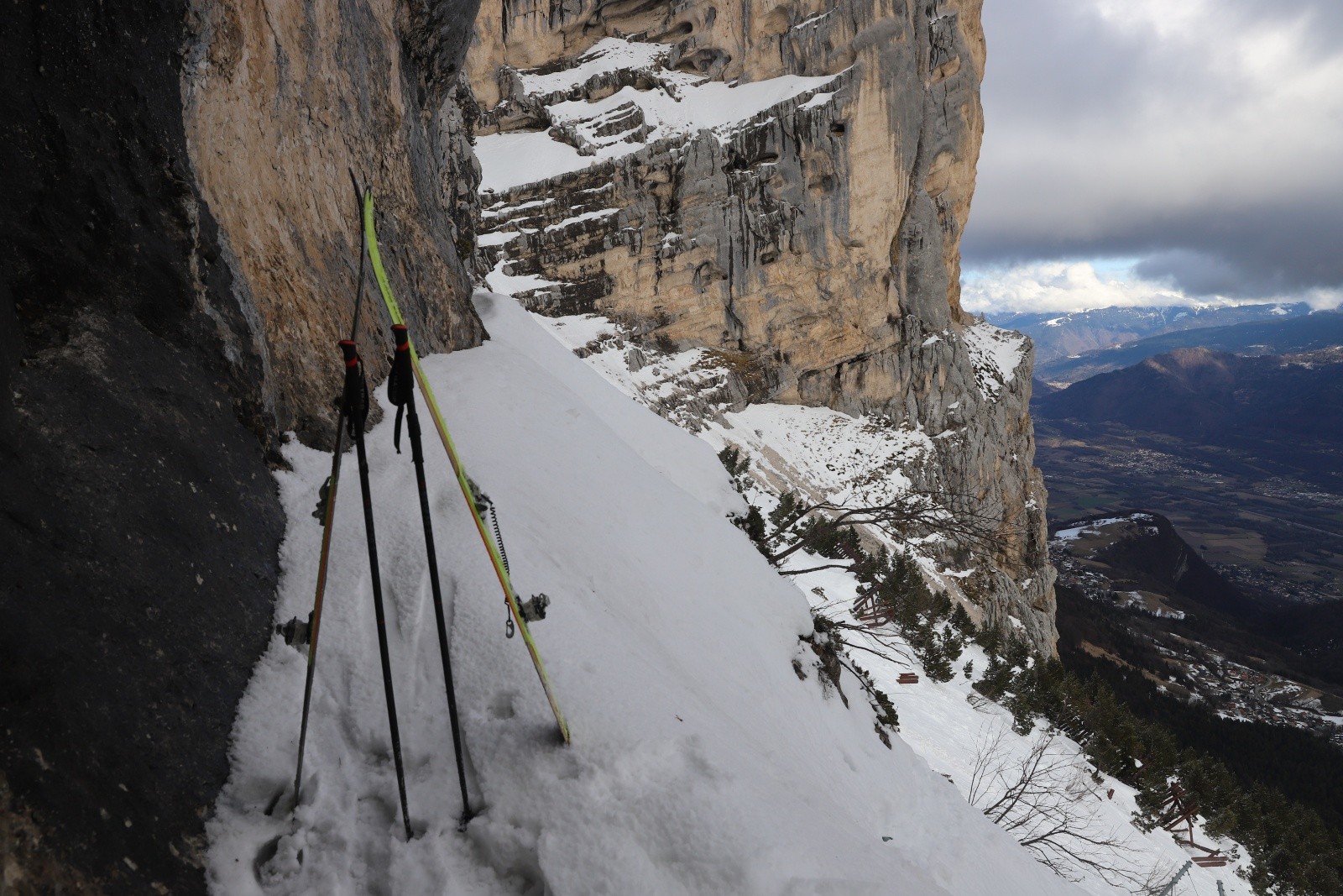 &nbsp;La petite niche au pied de la falaise