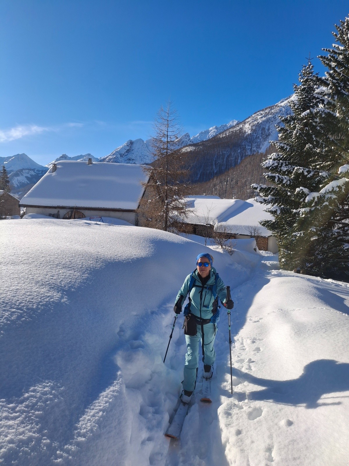 &nbsp;Petit chemin au départ du Lauzet qui rejoint le Pont de l’alpe