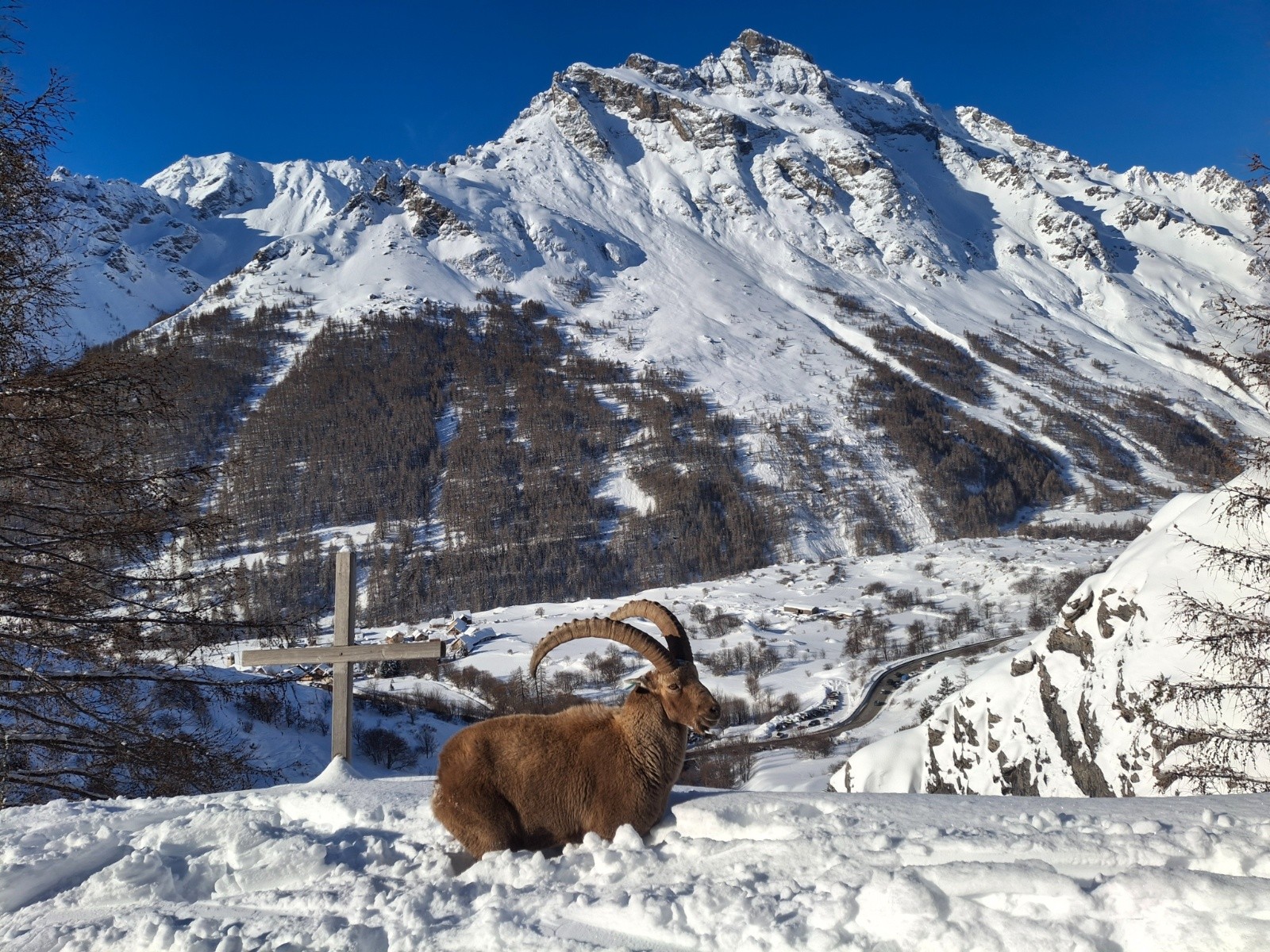 &nbsp;sacré rencontre sur fond de Combeynot.&nbsp;