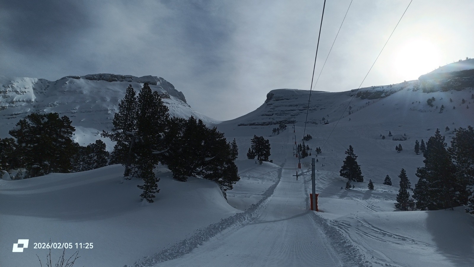 Il m'ont damé le téleski mais l'ont laissé fermé. J'en profite 