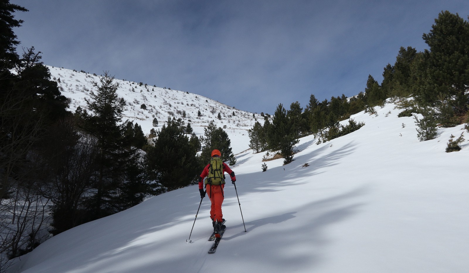 Montée vers Chevalet. Le ciel bleu ne va pas durer