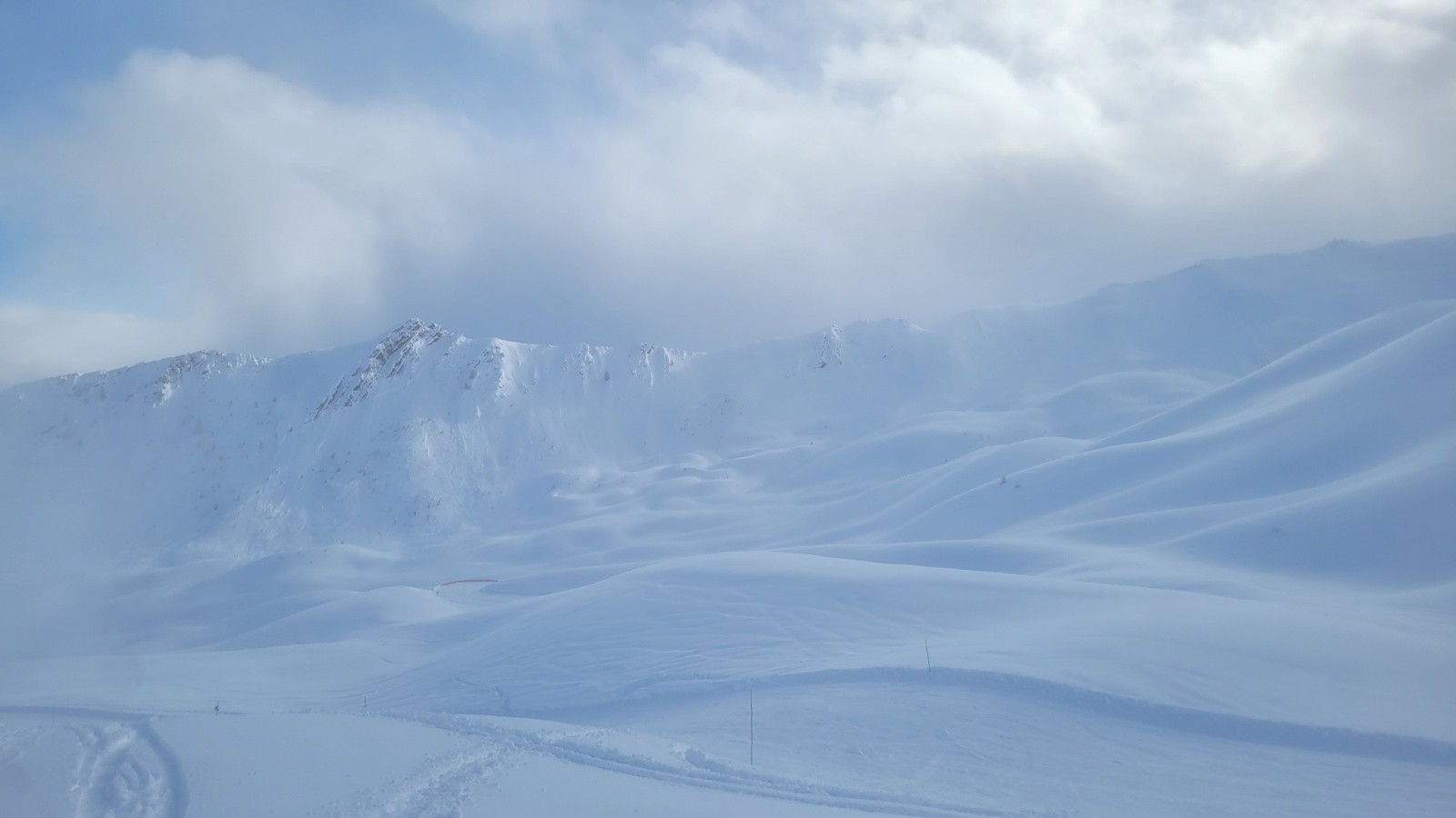 Toutes les pentes raides sous la crête entre petit clausis et tête de Croues ont purgé&nbsp;