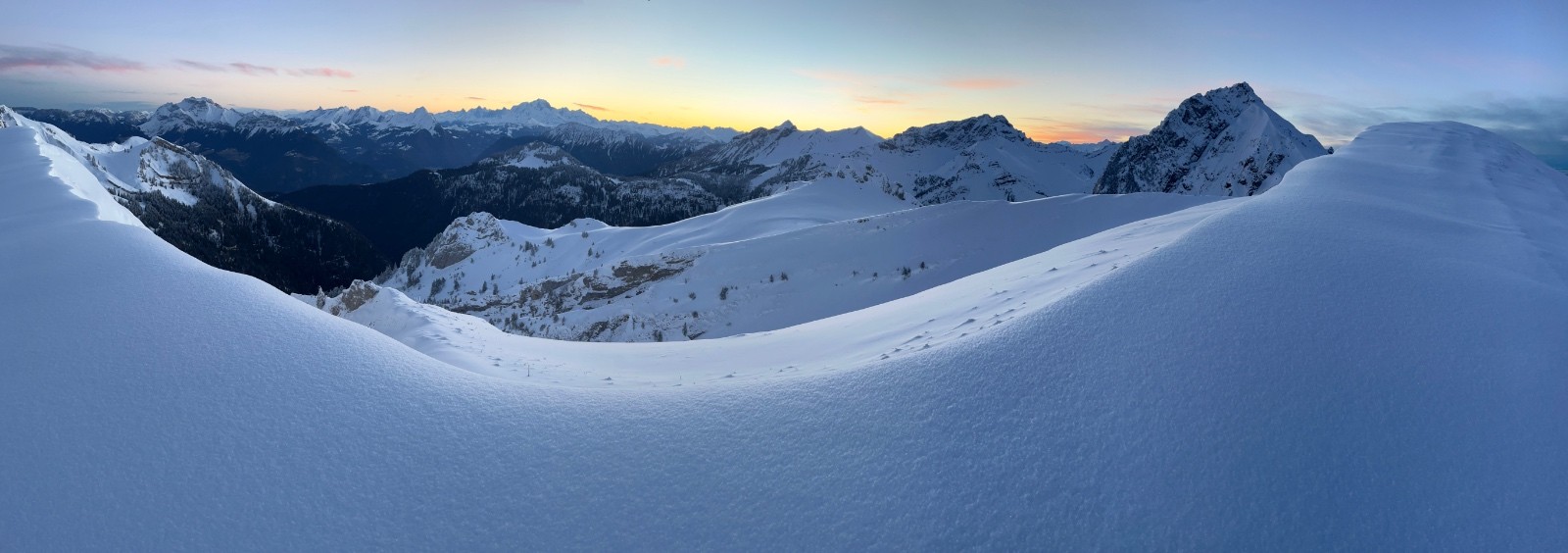 &nbsp;La vue des Bauges, du Mont Blanc aux Écrins