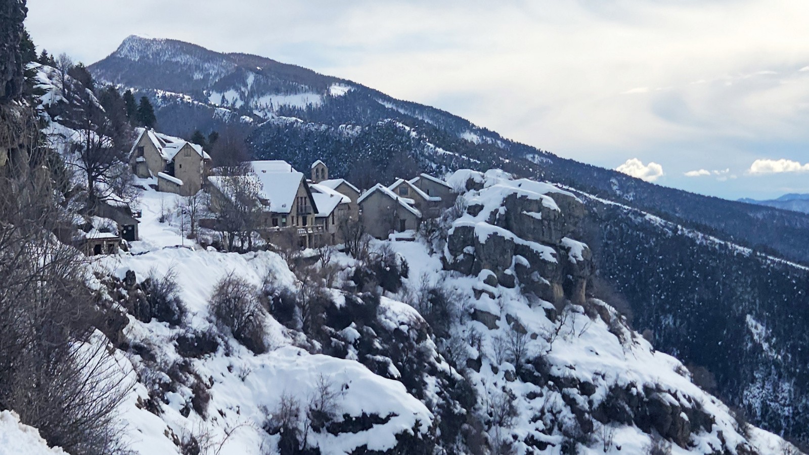 Le joli village endormi de Peyresq 1500m