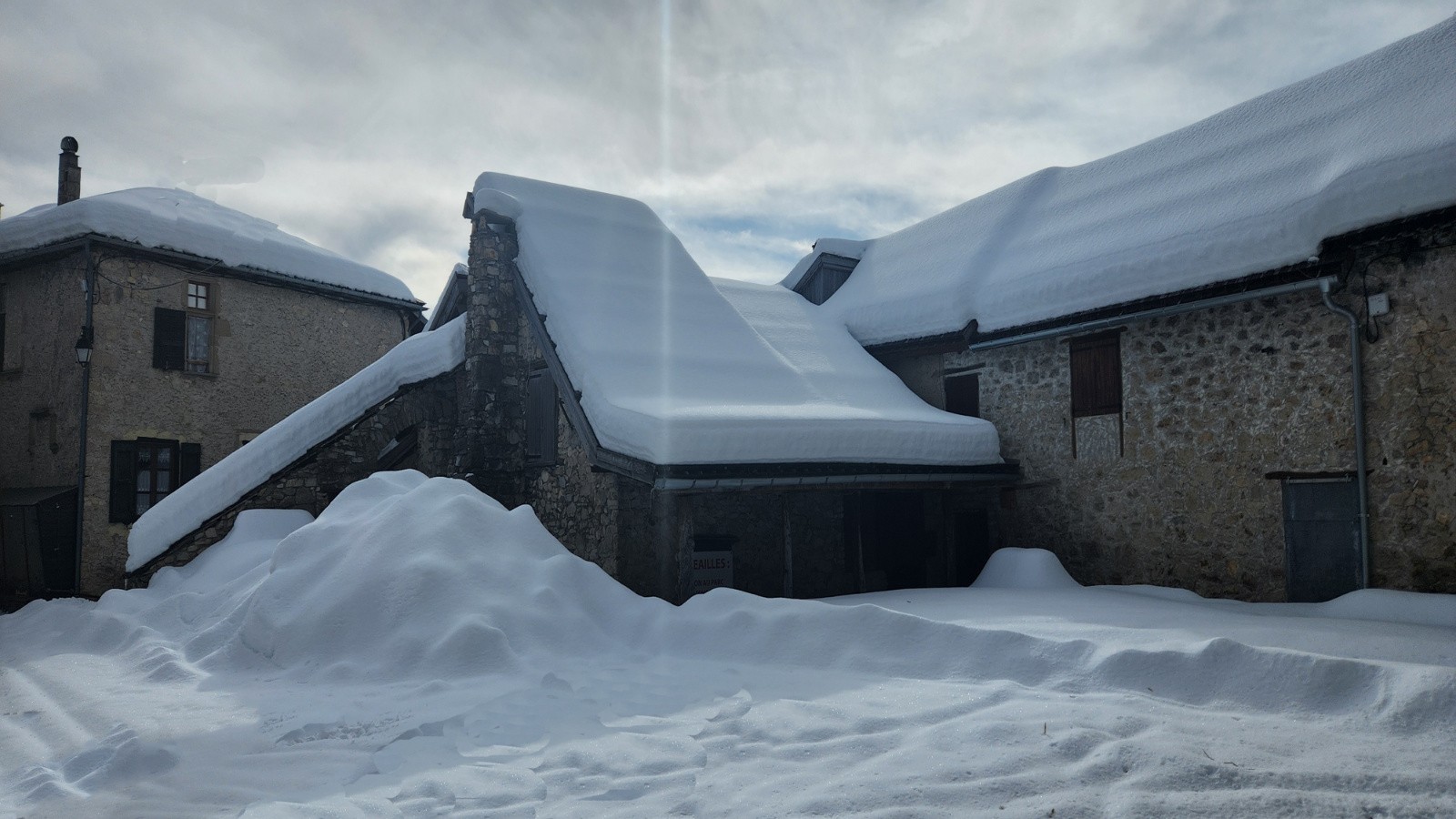 Le joli village endormi de Peyresq 1500m