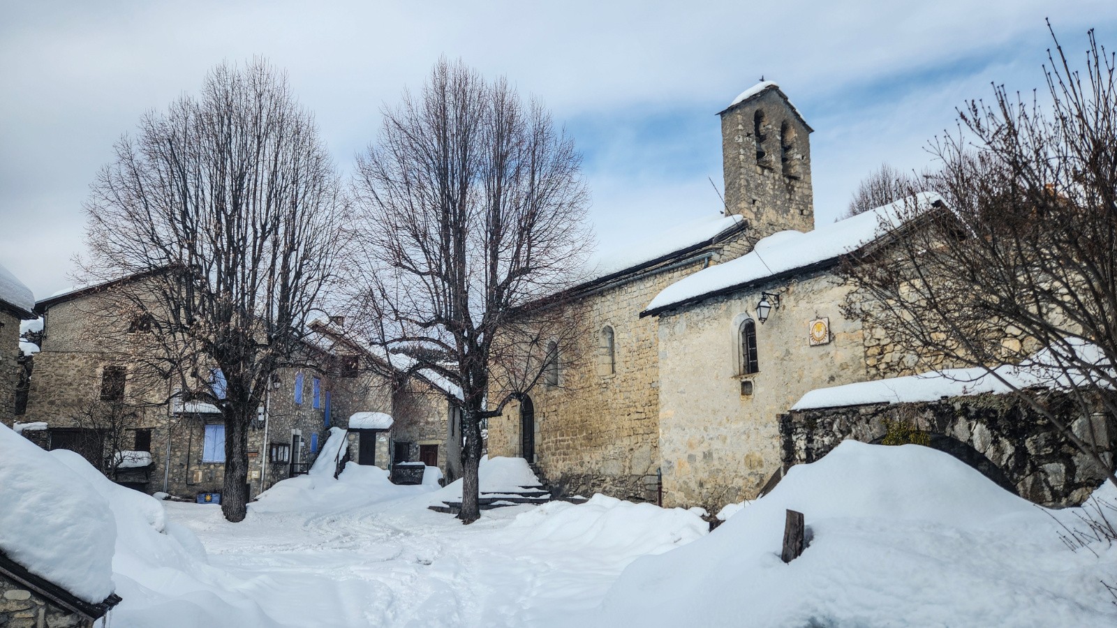 Le joli village endormi de Peyresq 1500m