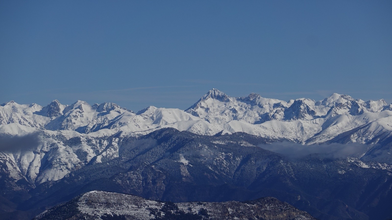 Panorama au téléobjectif sur le Gélas, Malédie et Clapier