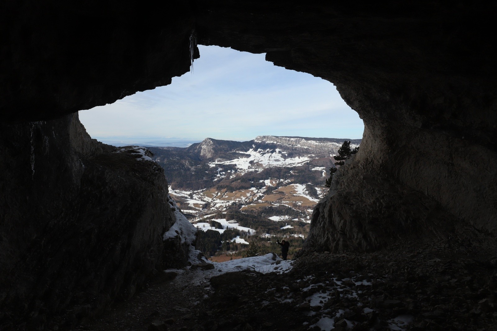 &nbsp;Entrée dans la grotte de la Balme à Colon