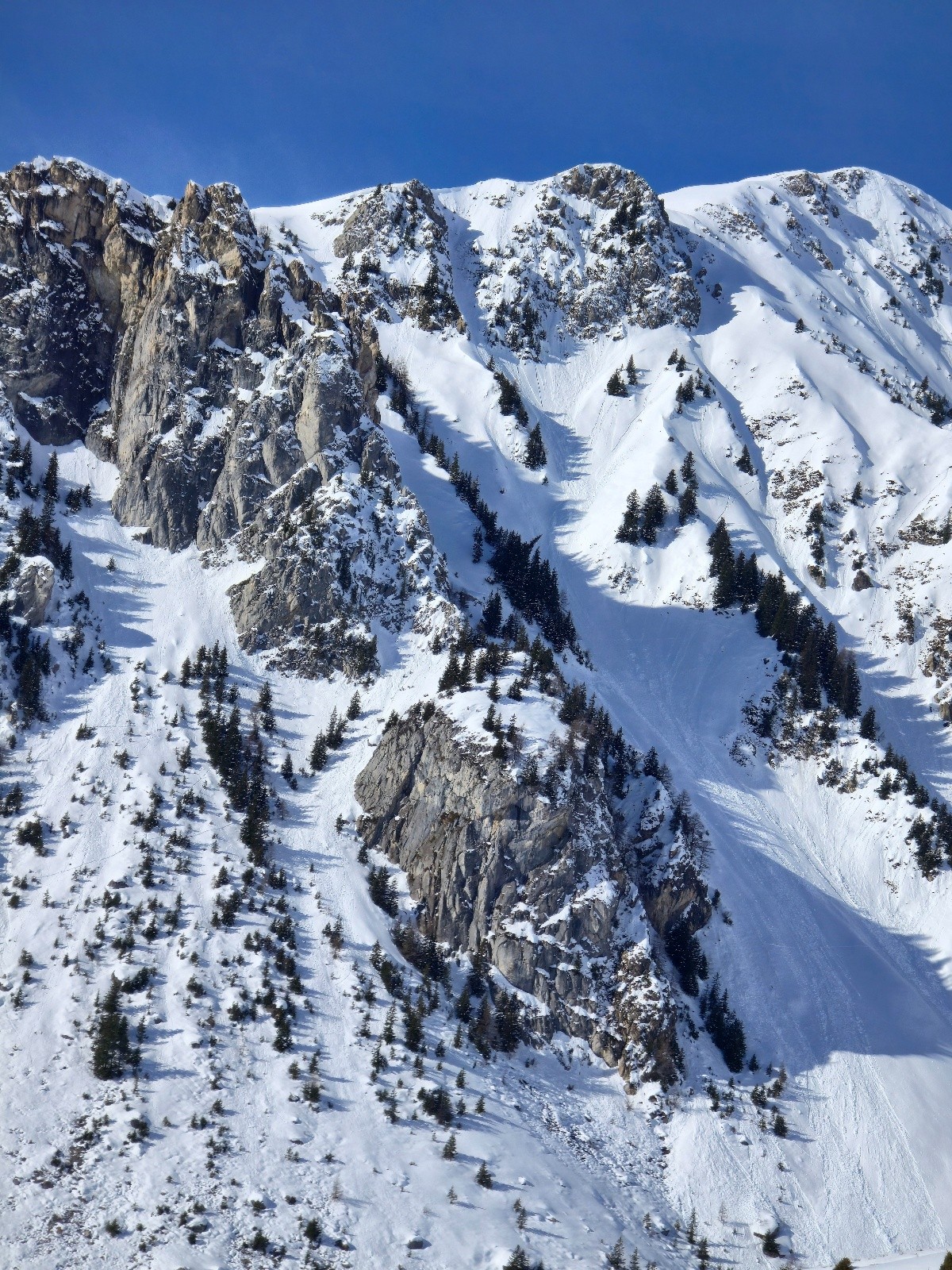 De bons souvenirs dans le couloir nord entre Roche de Janatn et Pointe du Col&nbsp;