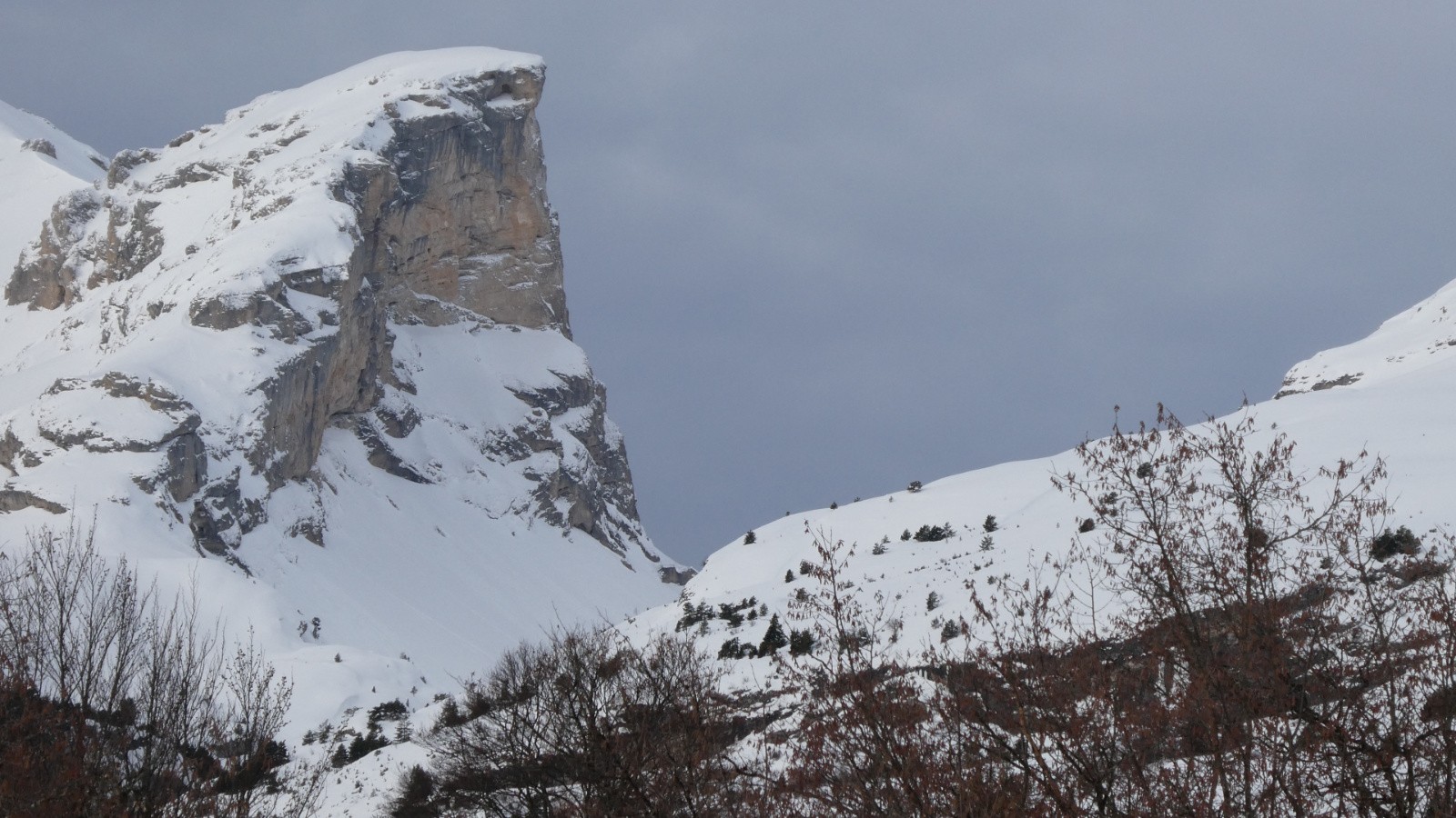 J1 entrée du vallon du Charnier avec Roche Courbe