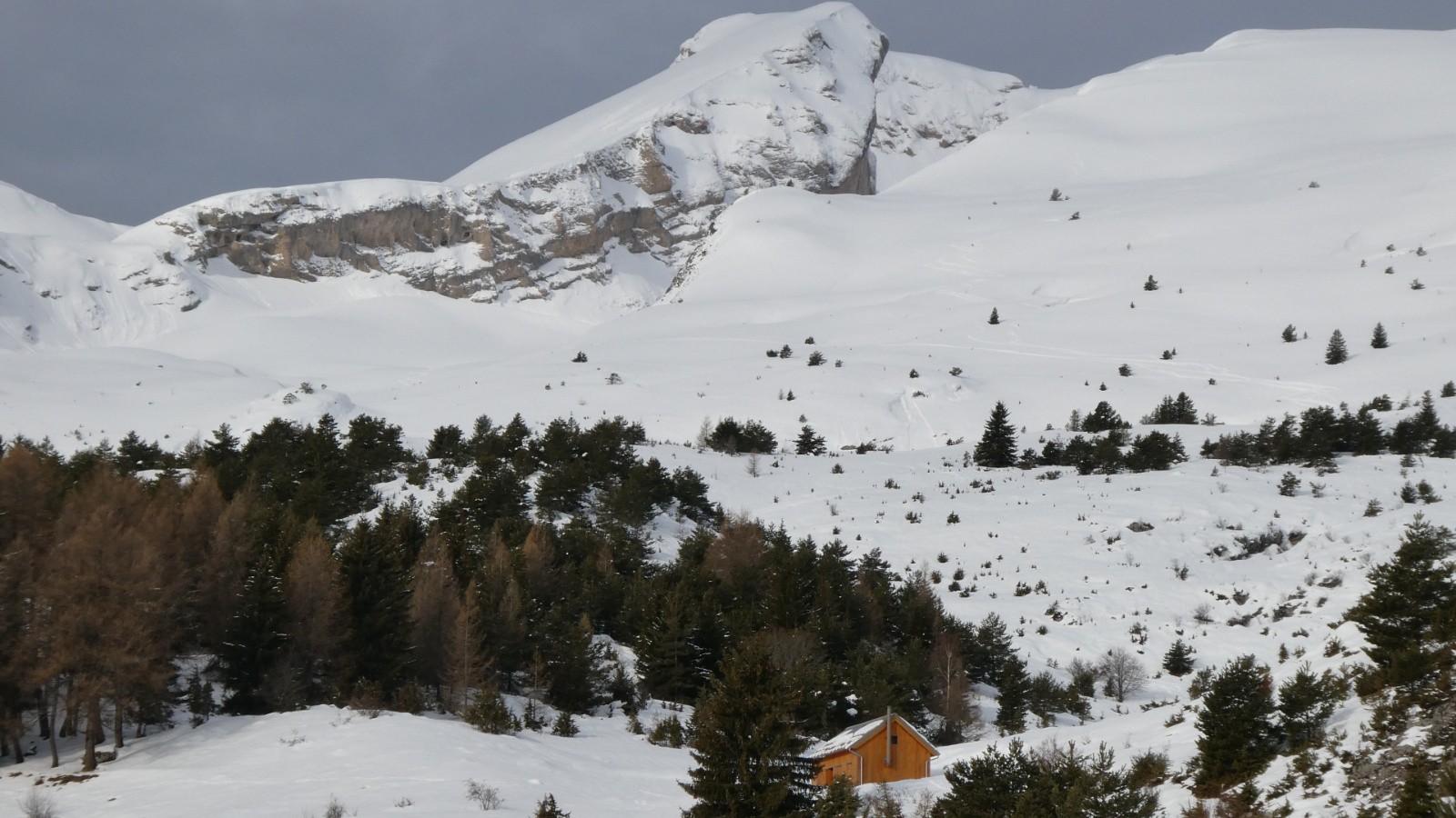 J1 Cabane à l'aplomb de la Crête de l'Etoile