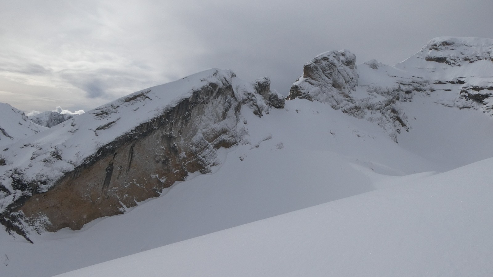 J1 - en versant S de la Crête de l'Etoile, le vallon du Grand Villard