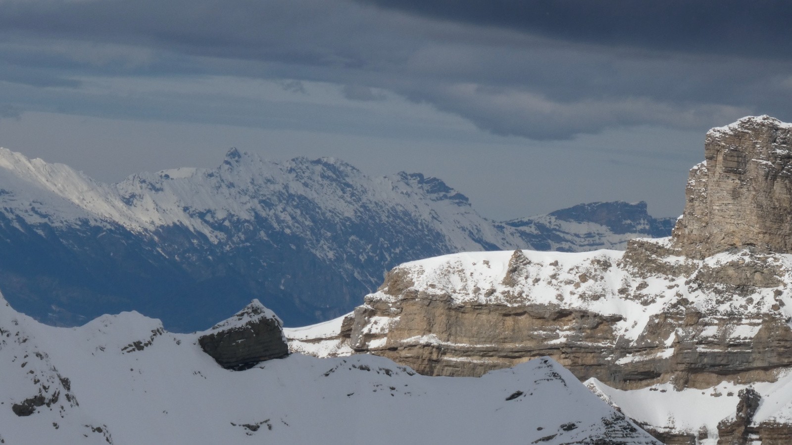 J3 échancrure au soleil vers le col de Bouffet (je pense)