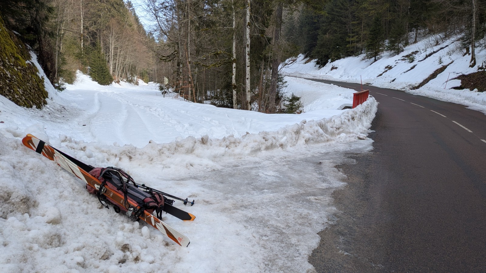 Fin du ski (point 940, carrefour avec la route d'Entre les Fourgs)&nbsp;