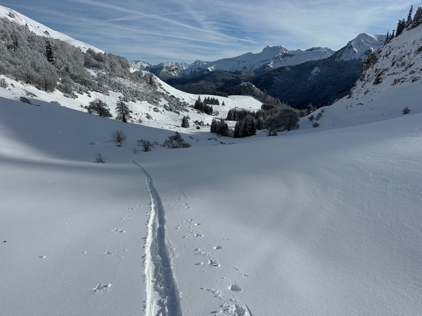 En bas, la station ( fermée en 92)