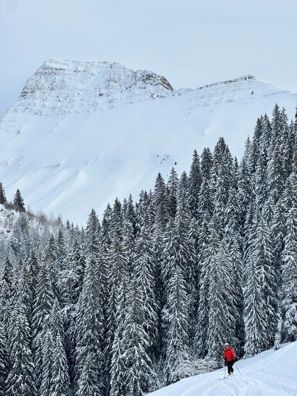 Dent de Lys et un skieur content