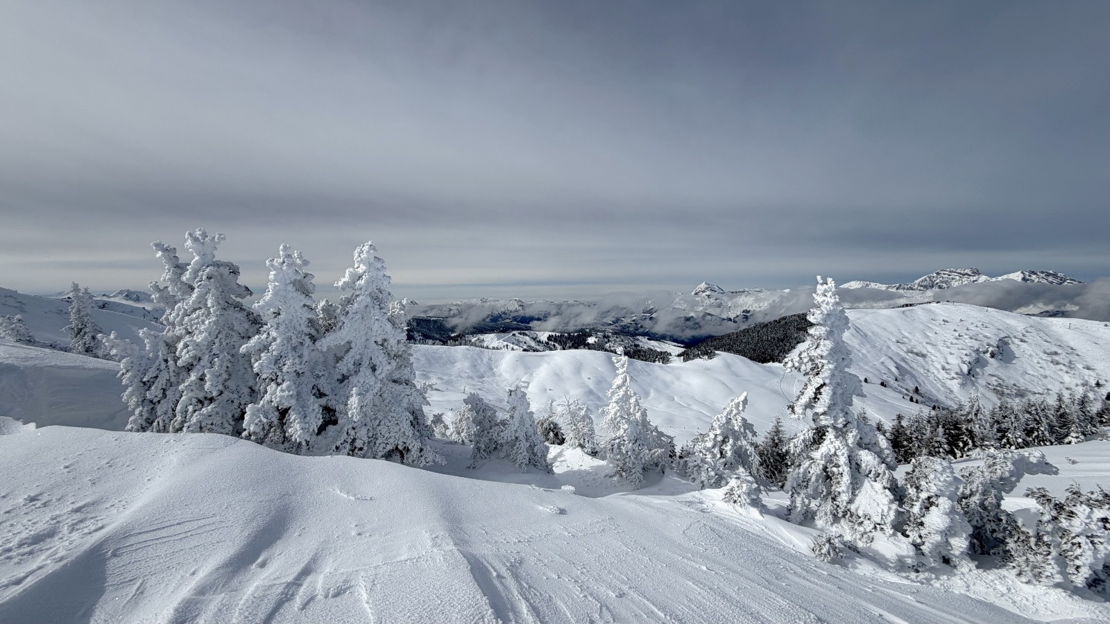 &nbsp;au fond le Charvin&nbsp;