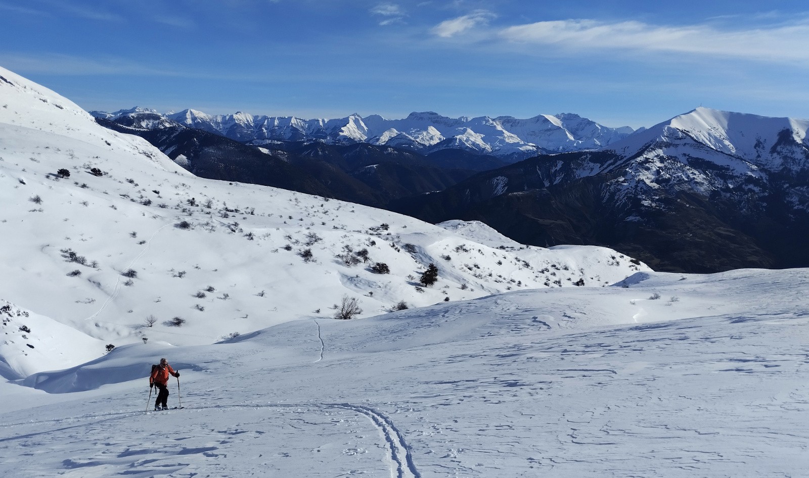 Les sommets de la Blanche au fond, le Blayeul à D (photo Brice)