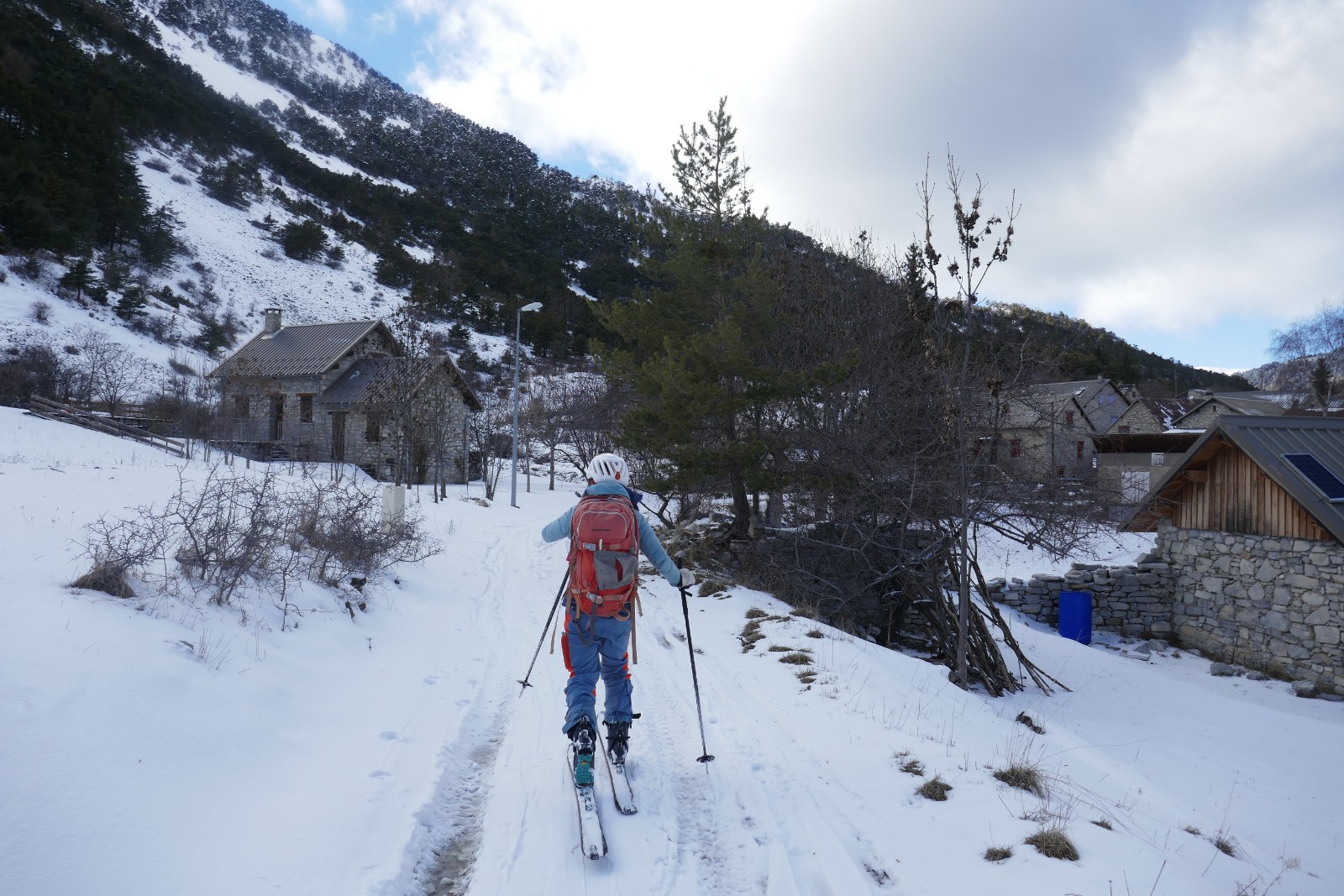 Retour dans le hameau&nbsp; 