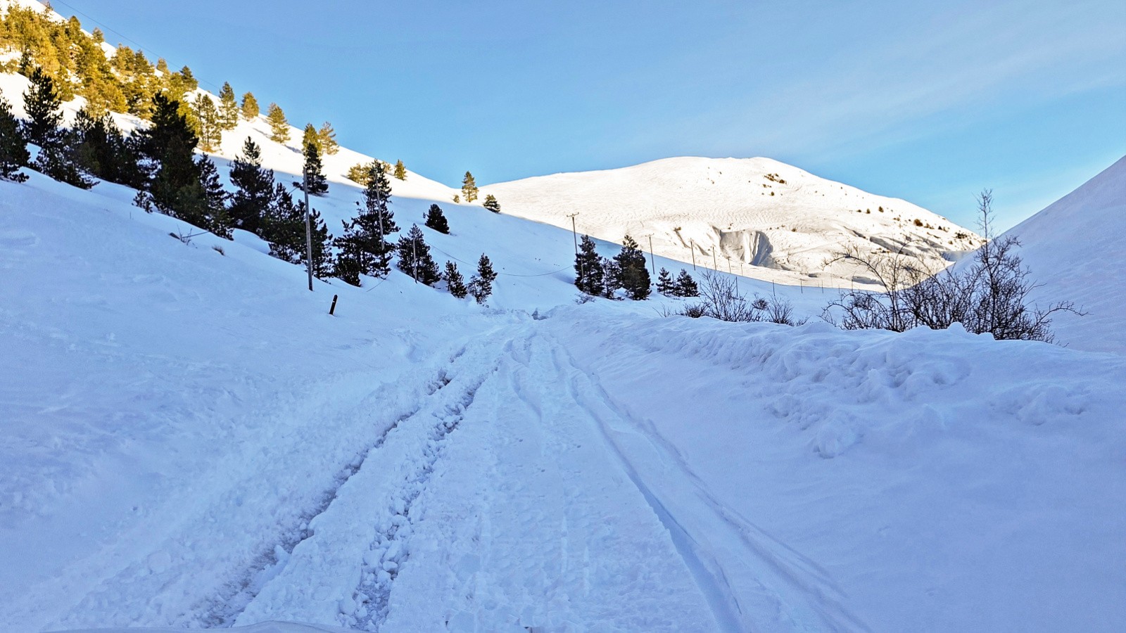 Arrivée à Vauplane, route non dénéigée !