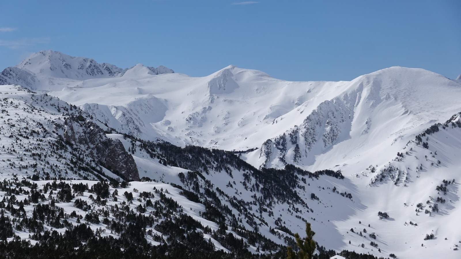 Panorama au téléobjectif sur le Puig de la Portella Gran, le Puig de Morters, le Pic de Mortiers et le Puig de Terrers