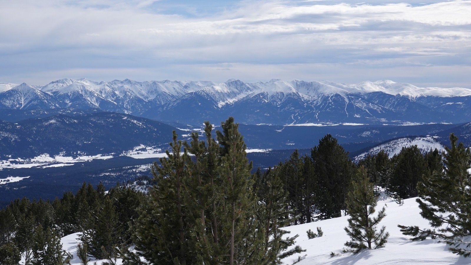 Panorama sur les sommets de Cerdanya depuis le Pic Gallinas au Puigmal