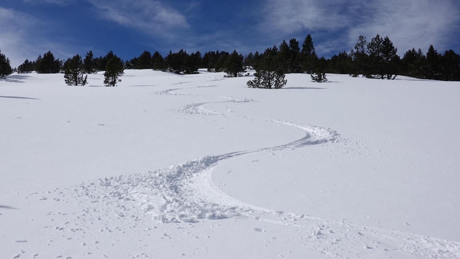 Bonne poudreuse humidifiée dans la descente vers l'Etang de Quérigut