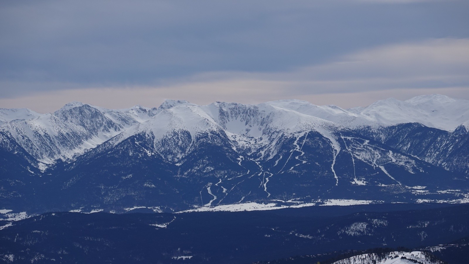 Panorama au téléobjectif sur le Cambra d'Ase