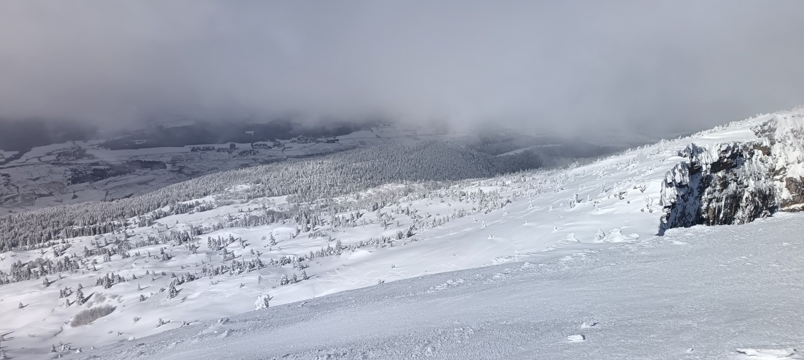 &nbsp;Éclaircie fugace pour la 1ère descente&nbsp;