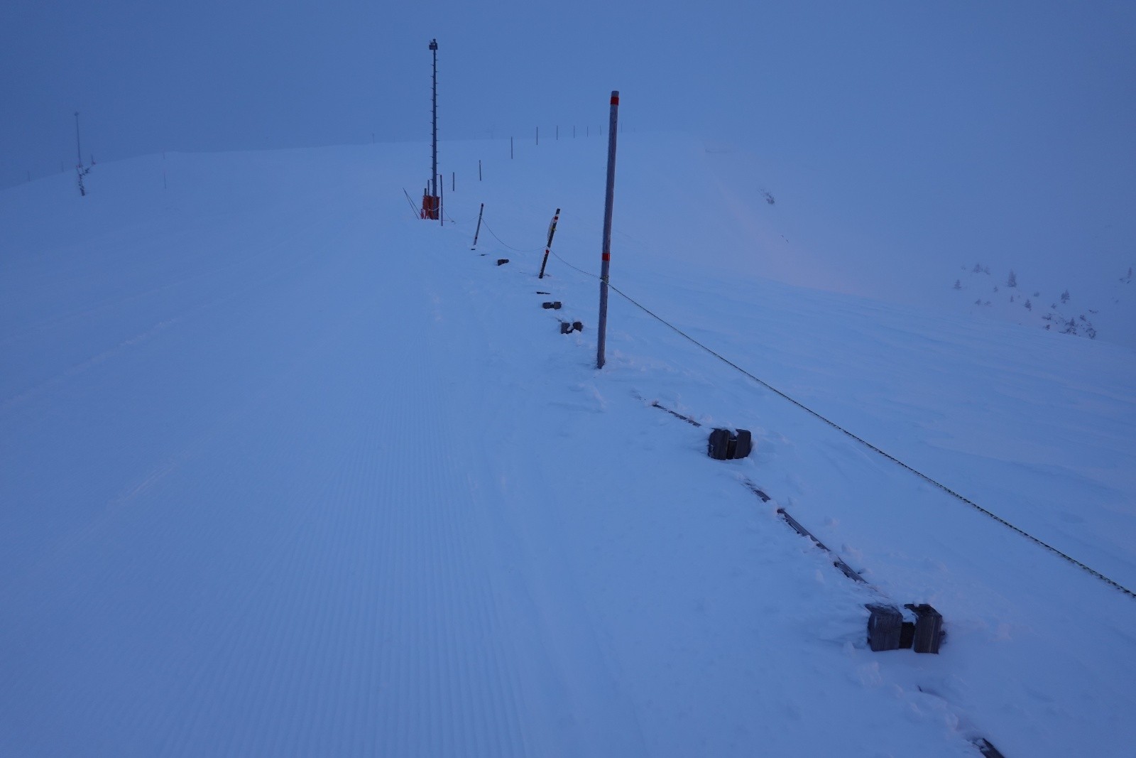 La neige plus haute que la barrière