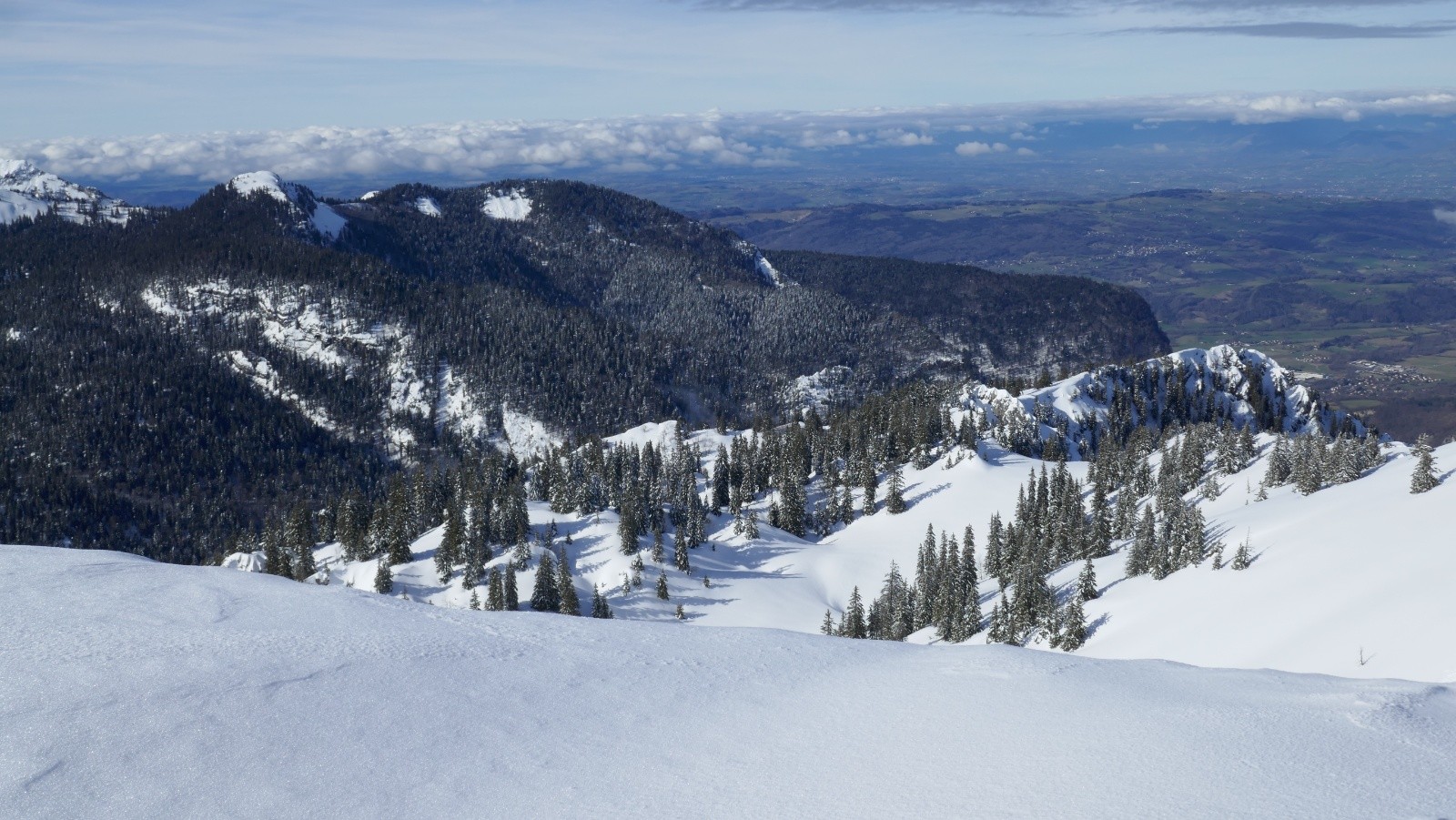 Vue vers Chamechine depuis le sommet du Charmant Som