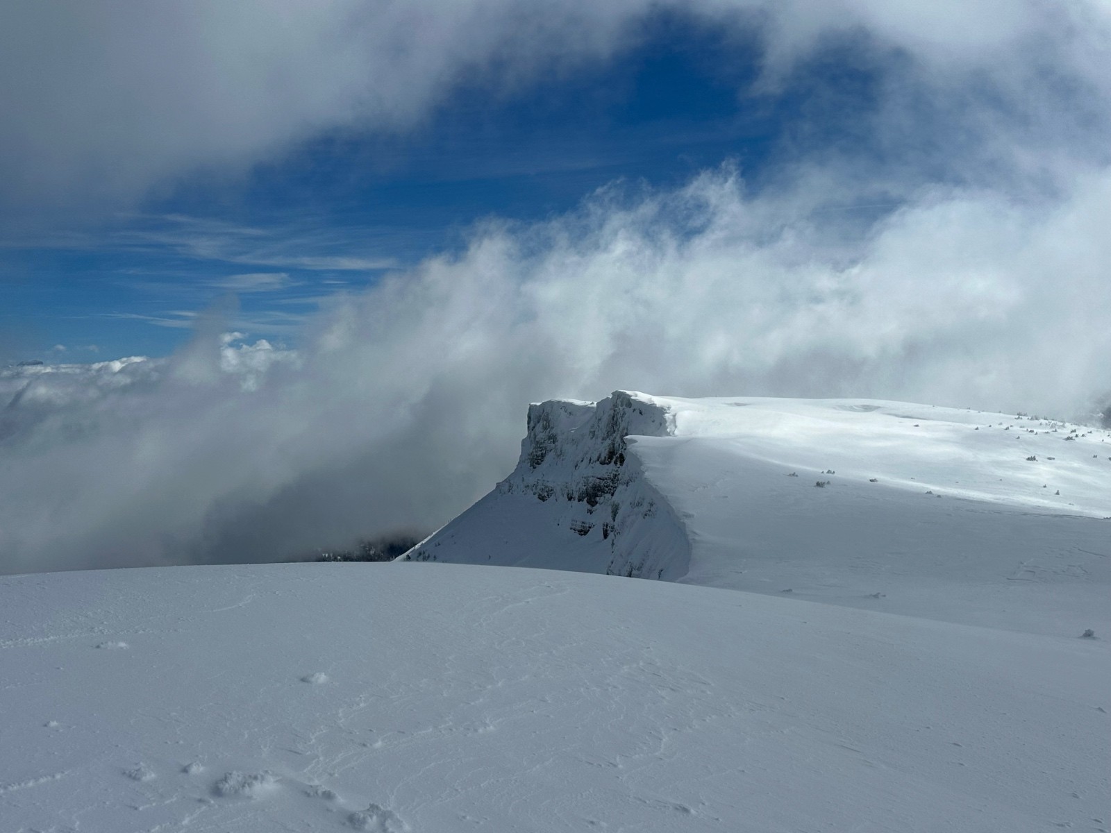 Depuis le sommet de la Montagnette, la crête sud.