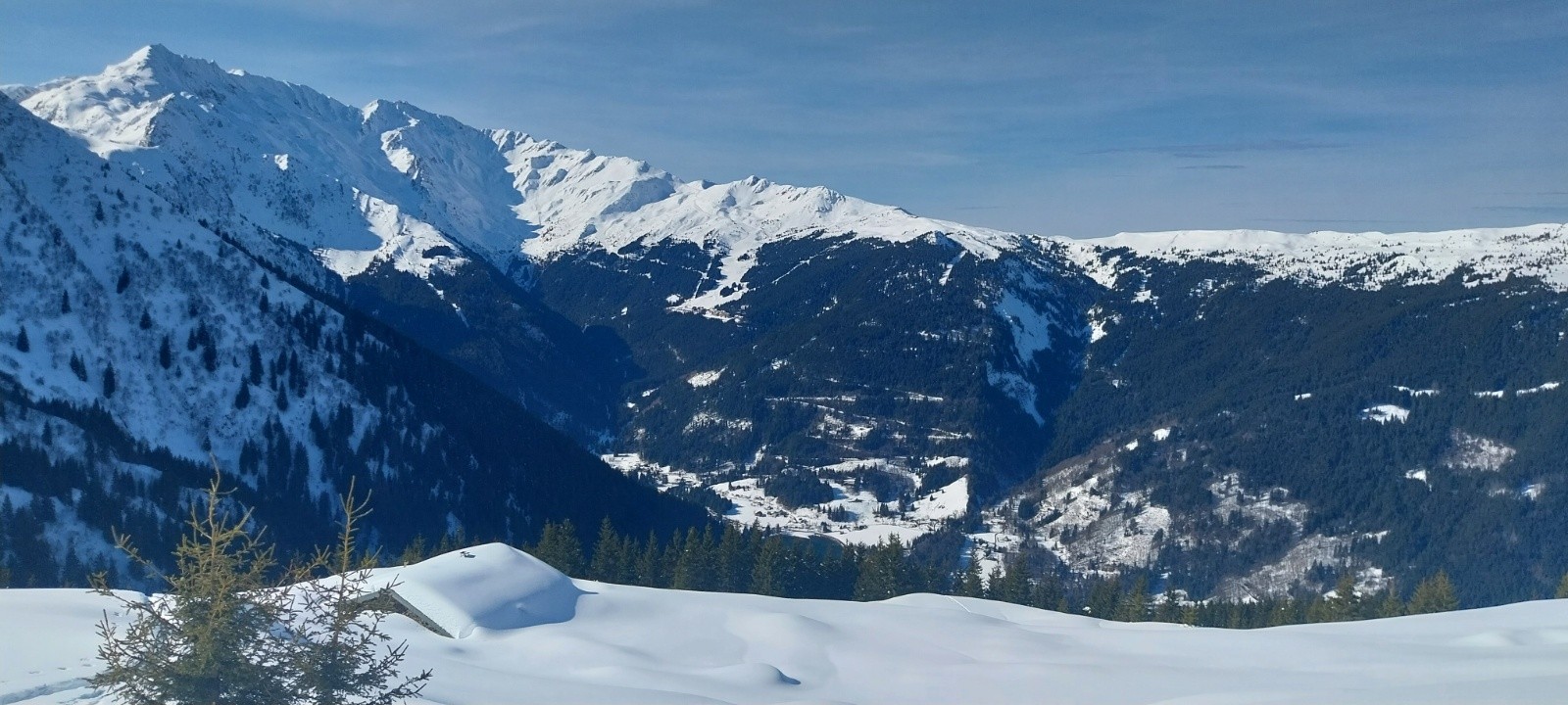 &nbsp;2e chalet, vallée et Cabottes