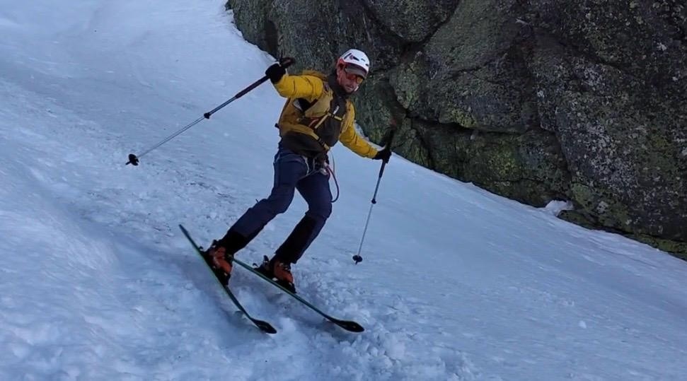 Descente les bras beaucoup trop ouvert