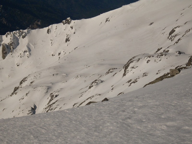 petra piana sous la neige : Tu as raison d'arriver tôt pour rentrer dans le refuge jc !!!