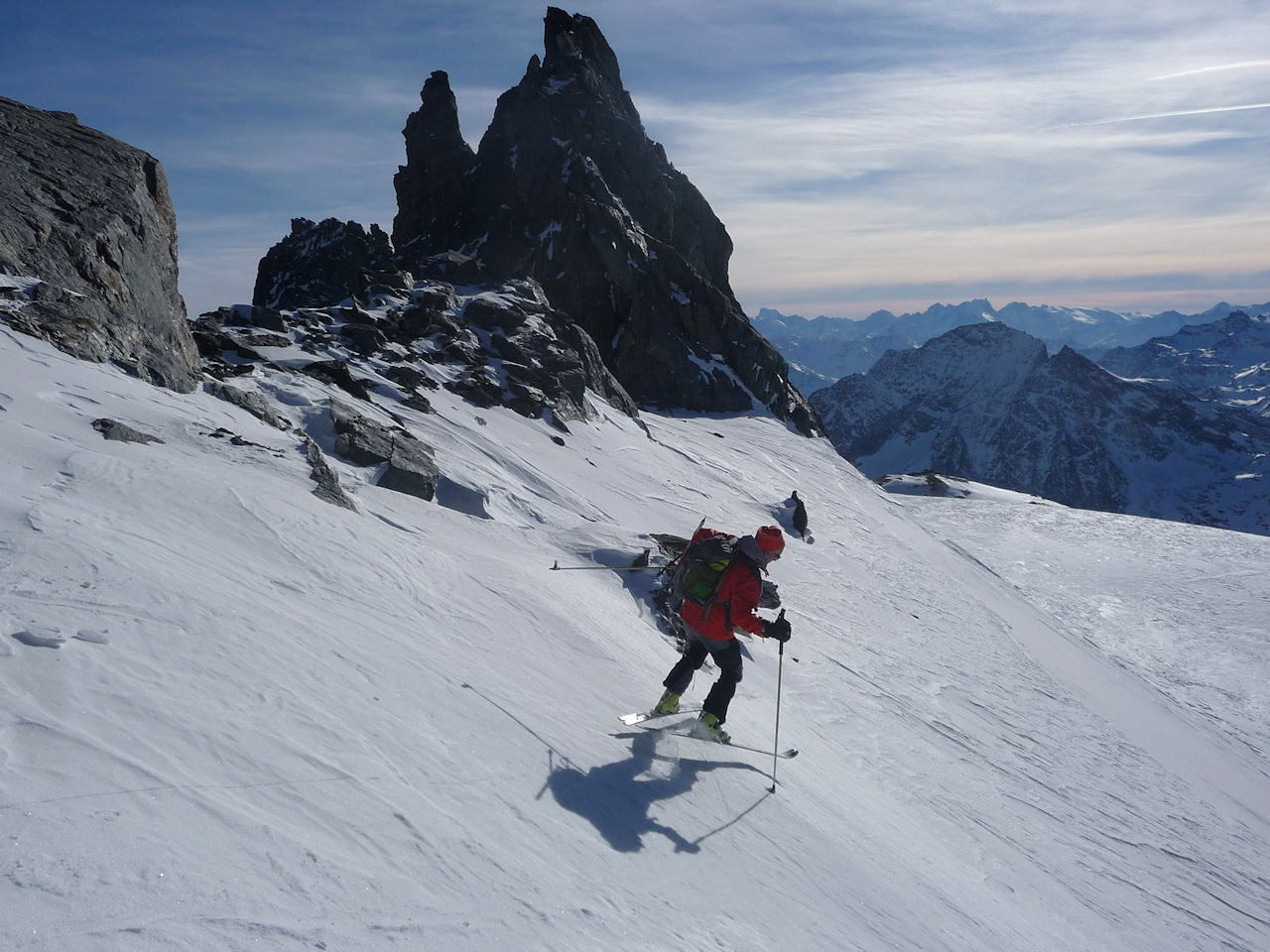 Veloski à l'attaque : Le départ du sommet : neige dure, mais bon grip
