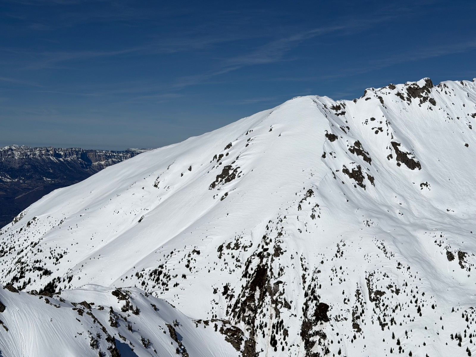 #18 Jas des lièvres SW, deux traces de ski. Jas des lièvres SW, deux traces de ski.