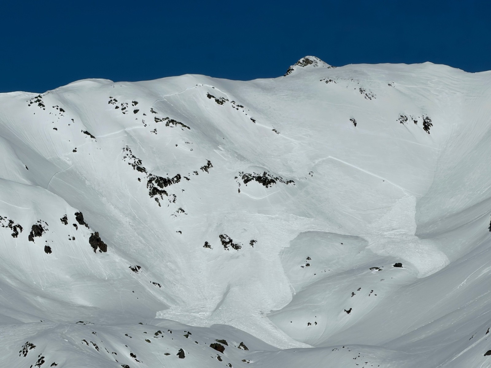 #14 Celle-là est désormais bien connue, on voit bien que les rochers constituent la zone de fragilité Celle-là est désormais bien connue, on voit bien que les rochers constituent la zone de fragilité