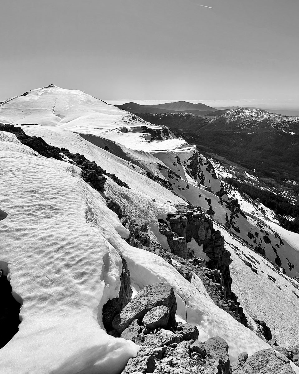 Observatoire au fond à G, et Crête de Chiran 