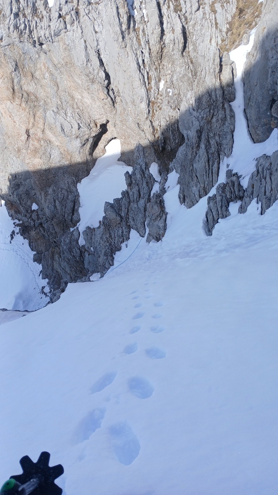 au dessus du ressaut avec le rappel déjà posé&nbsp;