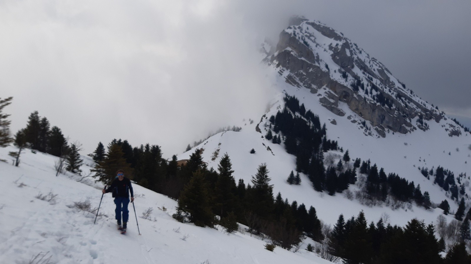 Ça se bâche en remontant au Pic St Michel