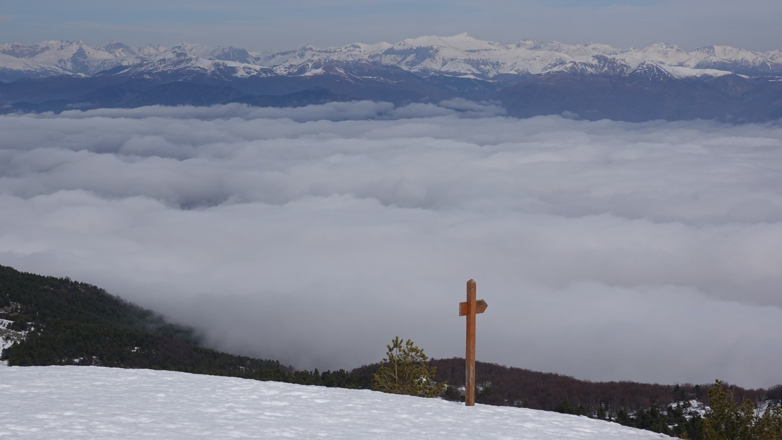 Depuis le sommet de Jérusalem panorama sur le Mercantour et le Mont Mounier