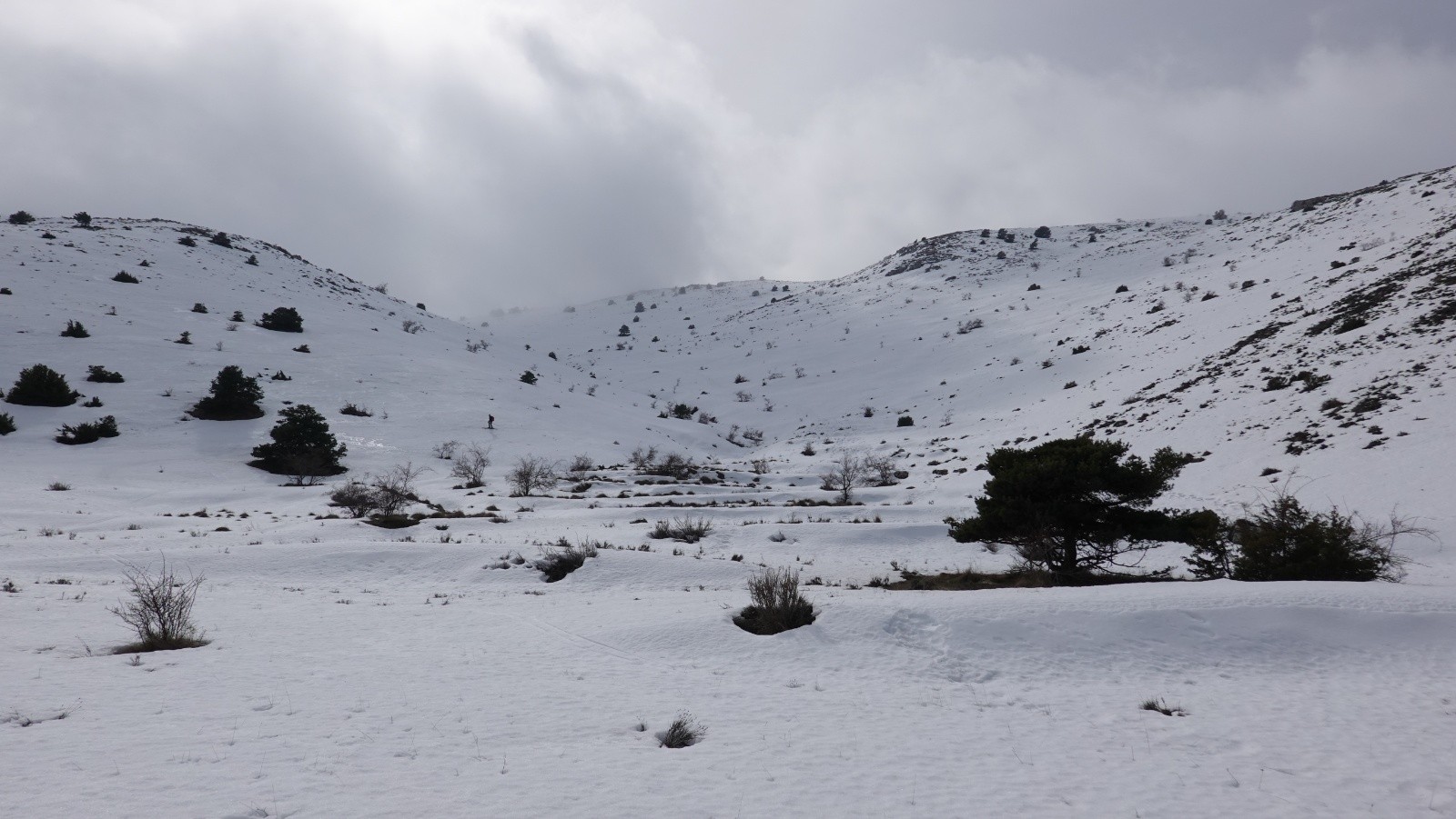 Bonne neige de printemps dans la combe d'Henry