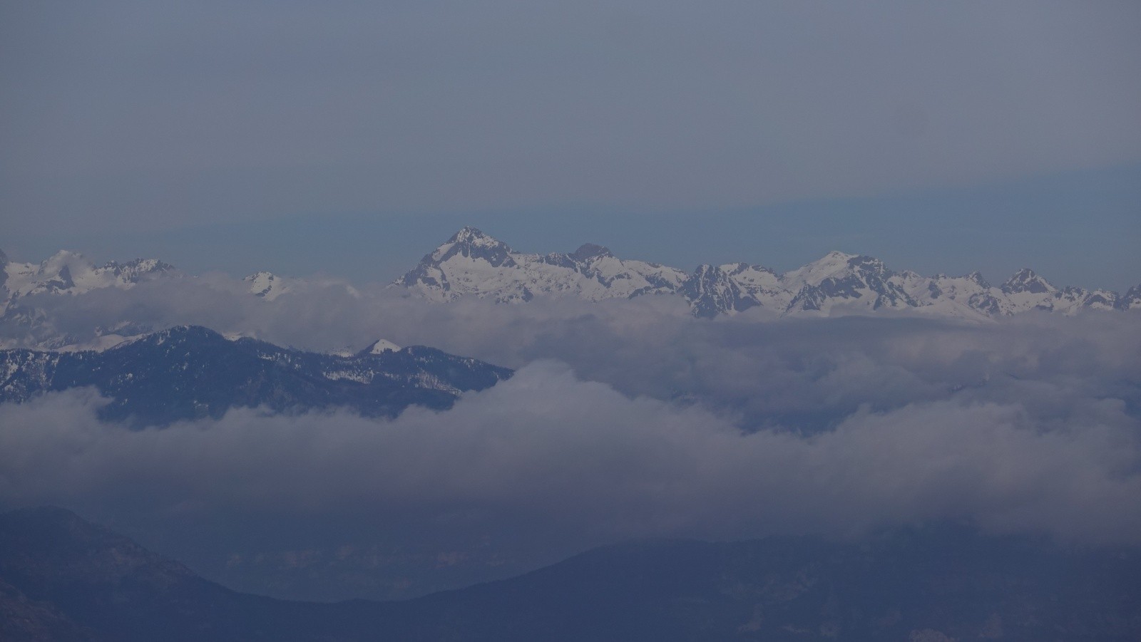 Panorama au téléobjectif sur la Cime du Gélas, la Malédie et le Clapier